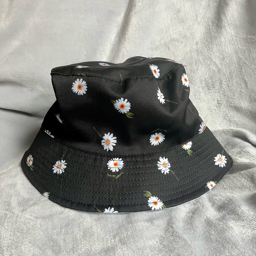 Bucket hat